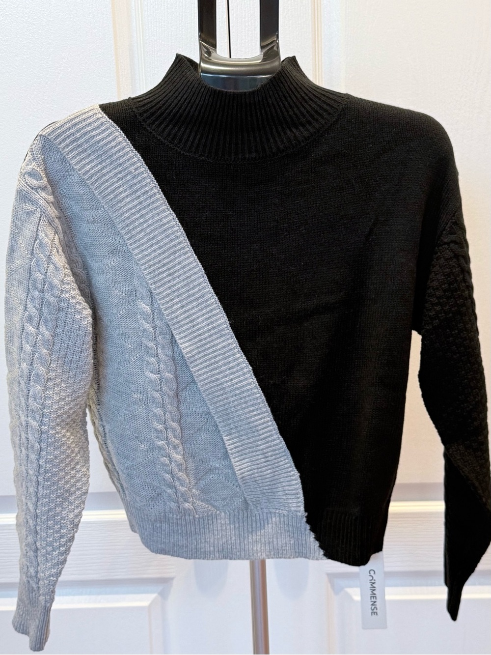 Commense Black & Gray Two‑Tone Cable Knit Sweater🩶🖤